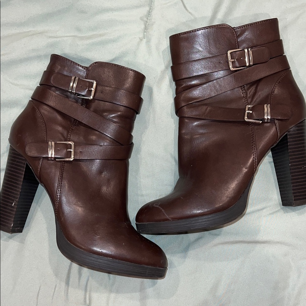 Elegant Brown Heeled Boots with Buckle Detail